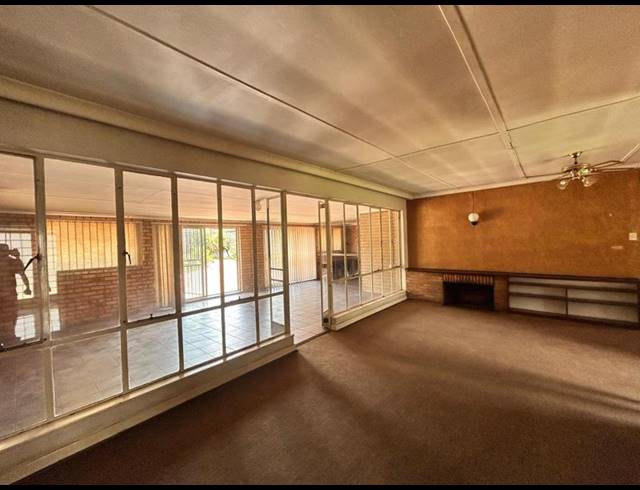 5 BEDROOM HOUSE FOR SALE IN SELECTION PARK